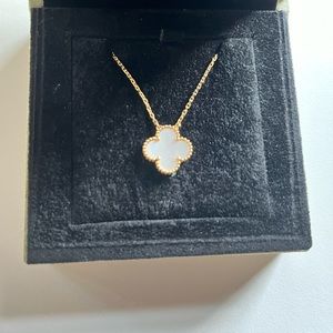 18k gold mother of pearl clover leaf necklace